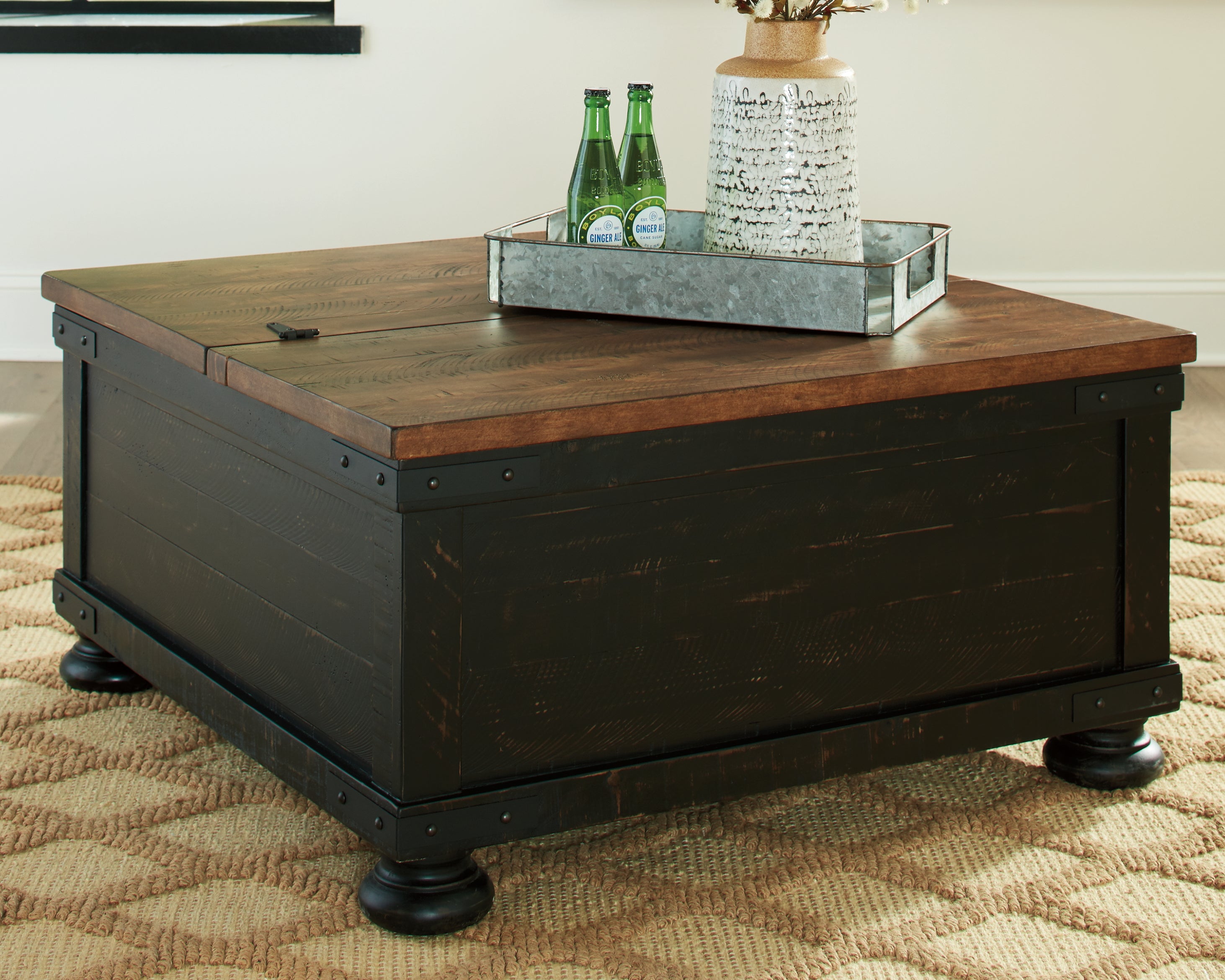 Homestyle Furniture - Ashley Furniture - Valebeck Coffee Table with Lift Top - Lift Top Cocktail Table - T468-00