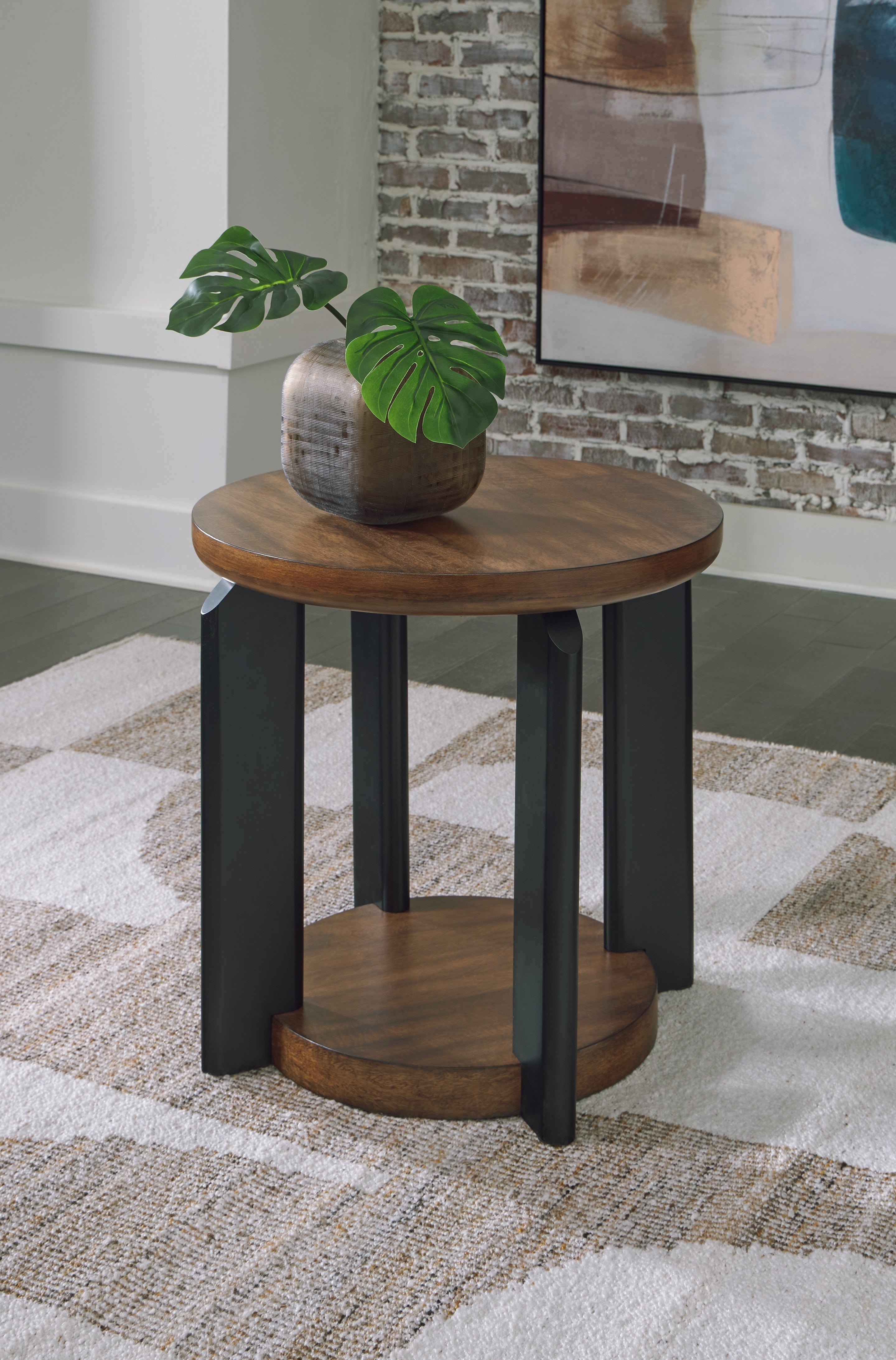 Homestyle Furniture - Ashley Furniture - Kraeburn End Table - Round End Table - T624-6