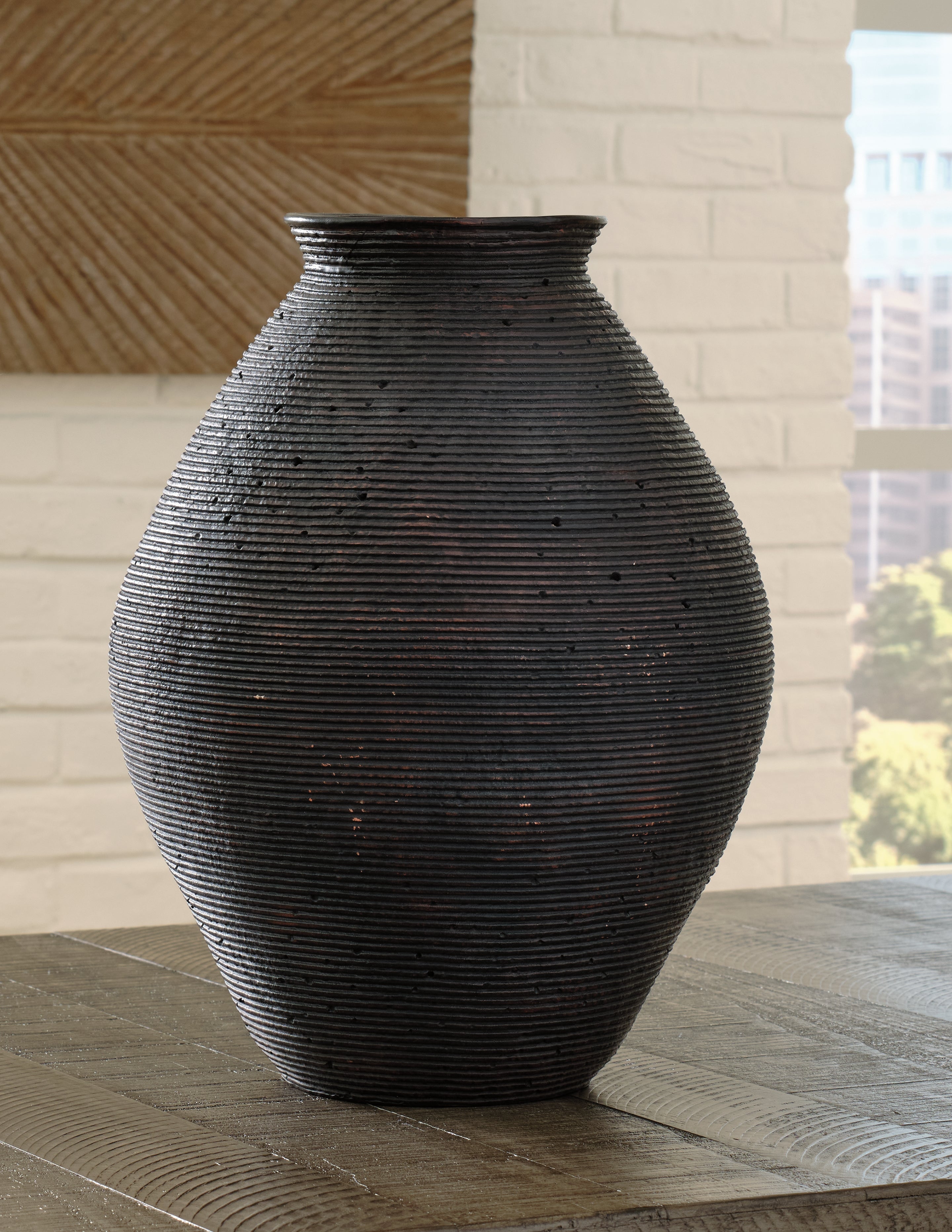 Homestyle Furniture - Ashley Furniture - Hannela Vase - Vase / Antique Brown - A2000512