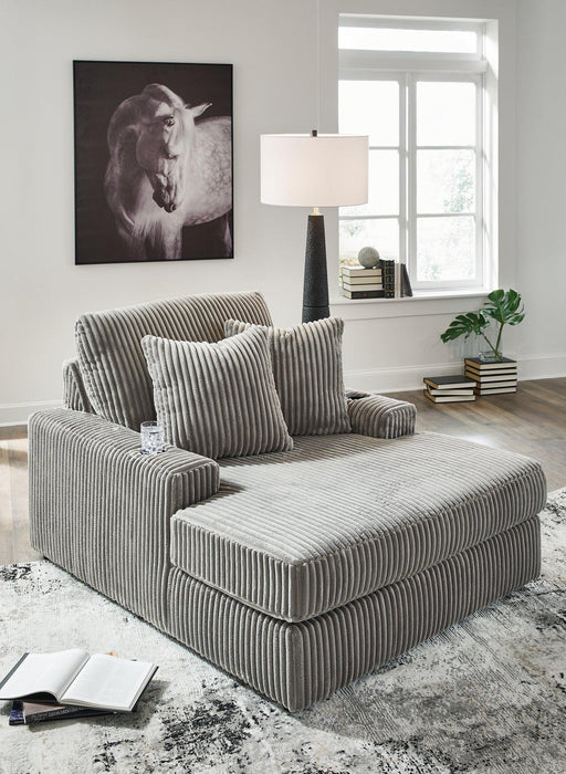 Lindyn Chaise READY IN STOCK