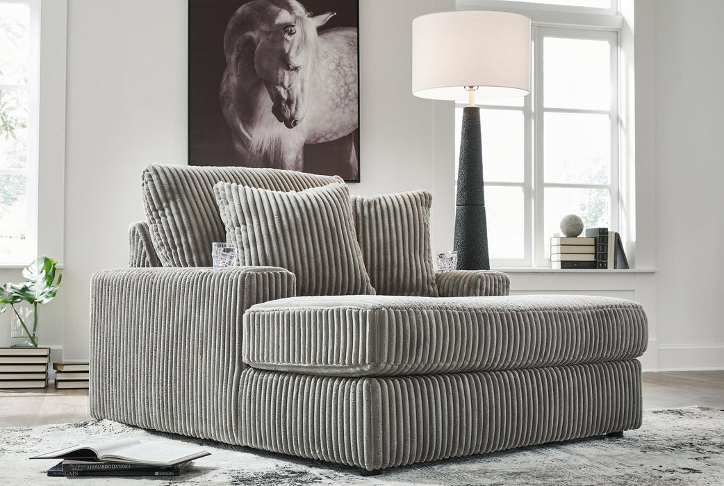 Lindyn Chaise READY IN STOCK