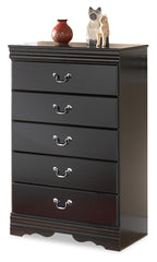 Huey Vineyard Full Sleigh Bed, Chest and Nightstand