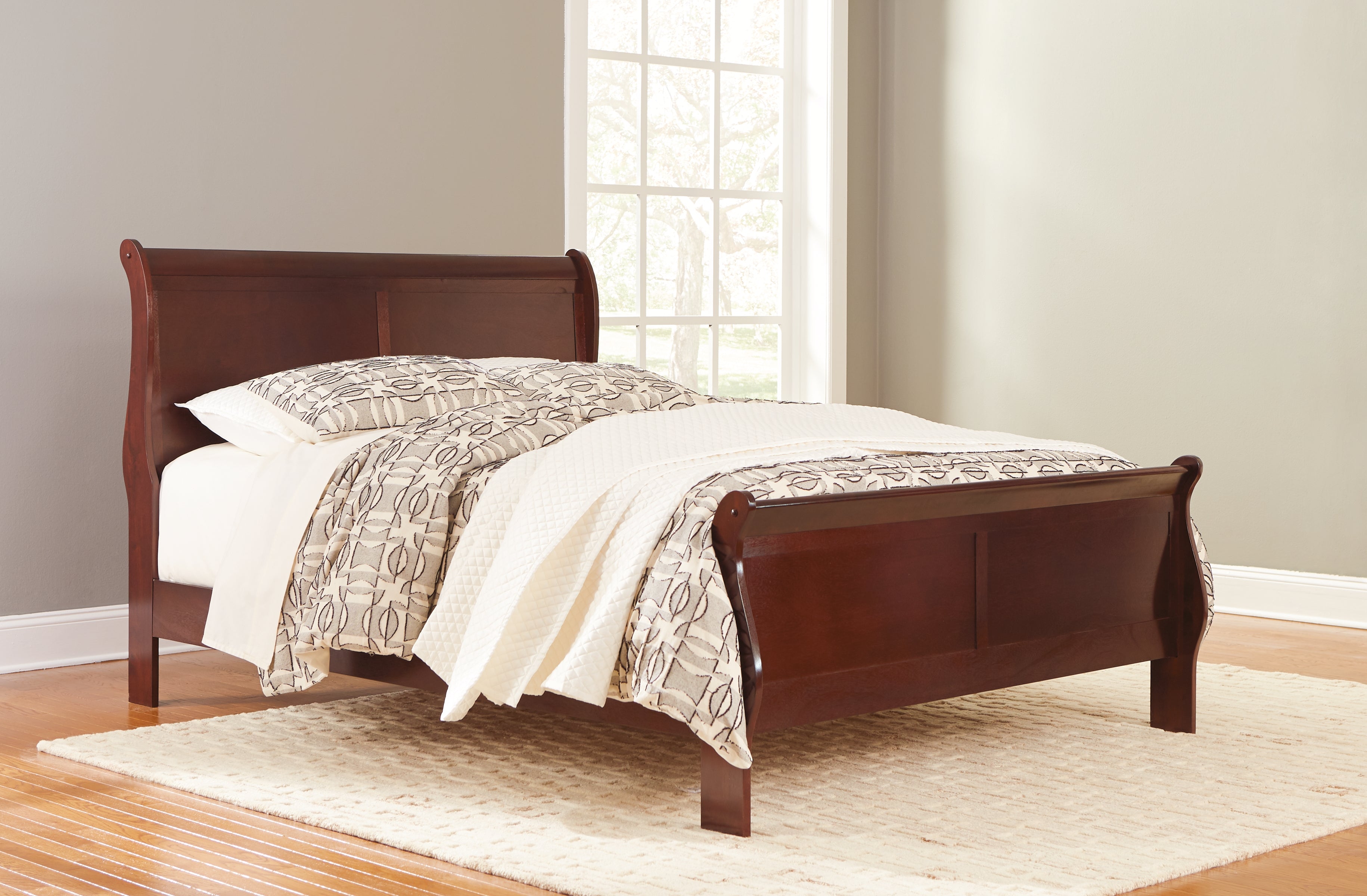Homestyle Furniture - Ashley Furniture - Alisdair Queen Sleigh Bed - Queen Sleigh Bed - B376B2