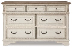 Realyn King Panel Bed, Dresser, Chest and 2 Nightstands