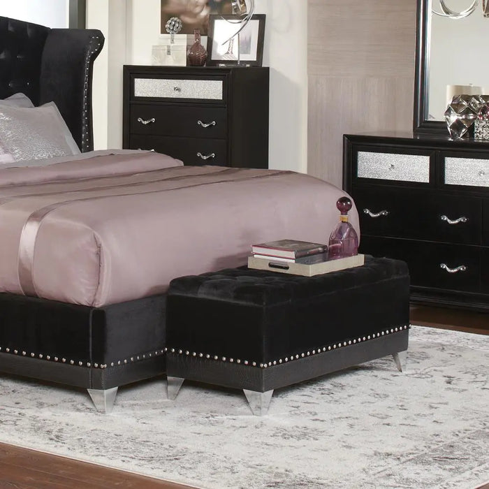 Barzini Tufted Rectangular Trunk with Nailhead Black  Homestyle Furniture (ARk)