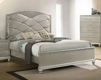 Crown Mark Valiant Queen Upholstered Panel Bed in Champagne B4780-Q image