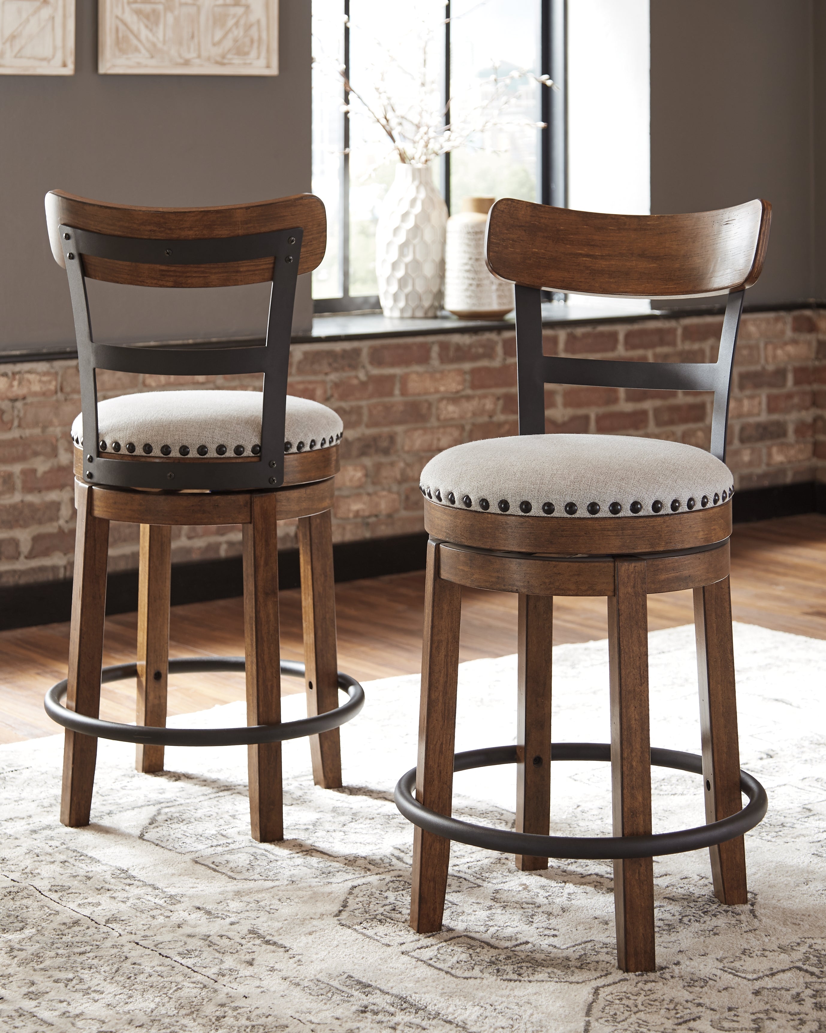 Homestyle Furniture - Ashley Furniture - Valebeck Counter Height Bar Stool - UPH Swivel Barstool (1/CN) / Brown - D546-424