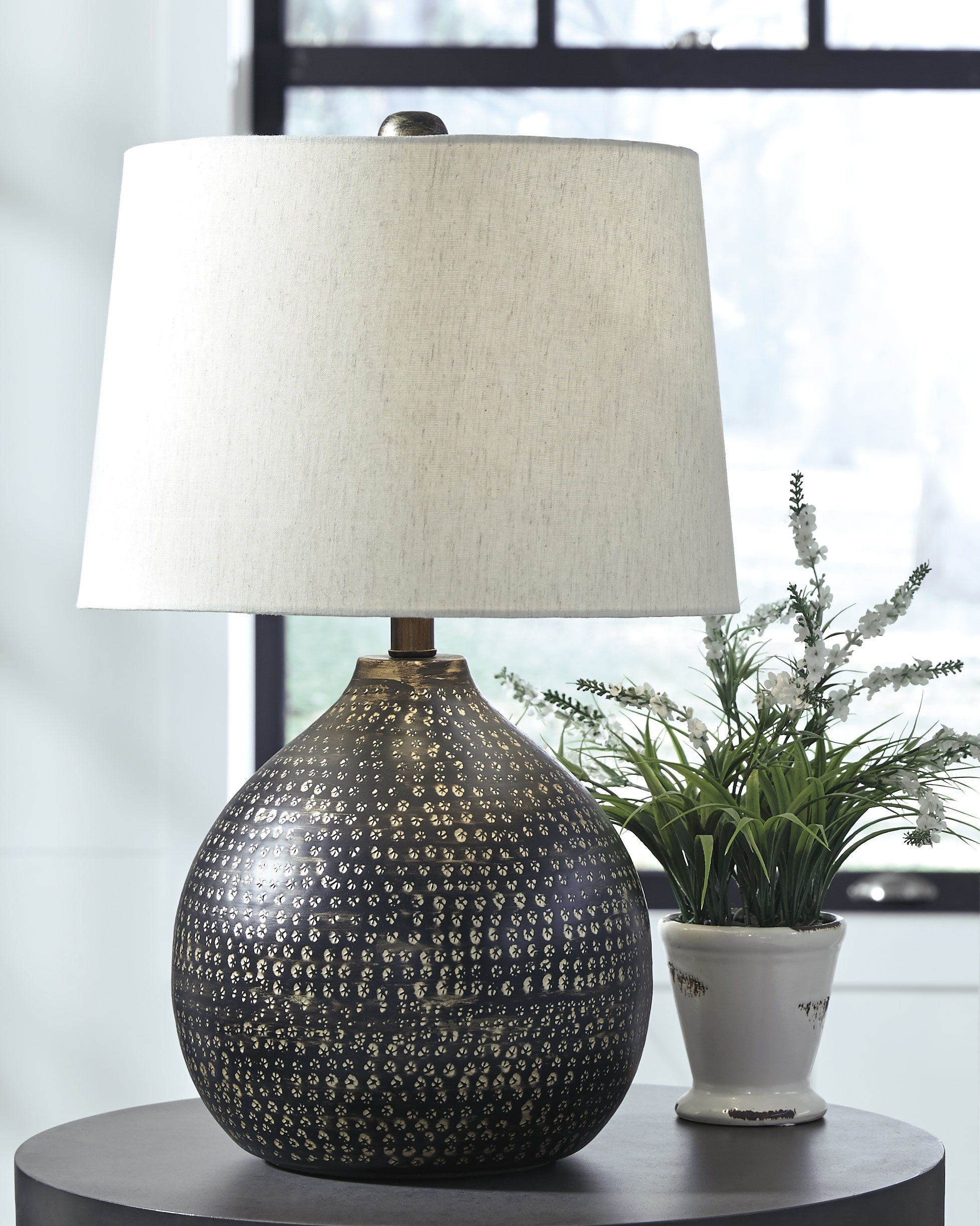 Homestyle Furniture - Ashley Furniture - Maire Table Lamp - Metal Table Lamp (1/CN) - L207294