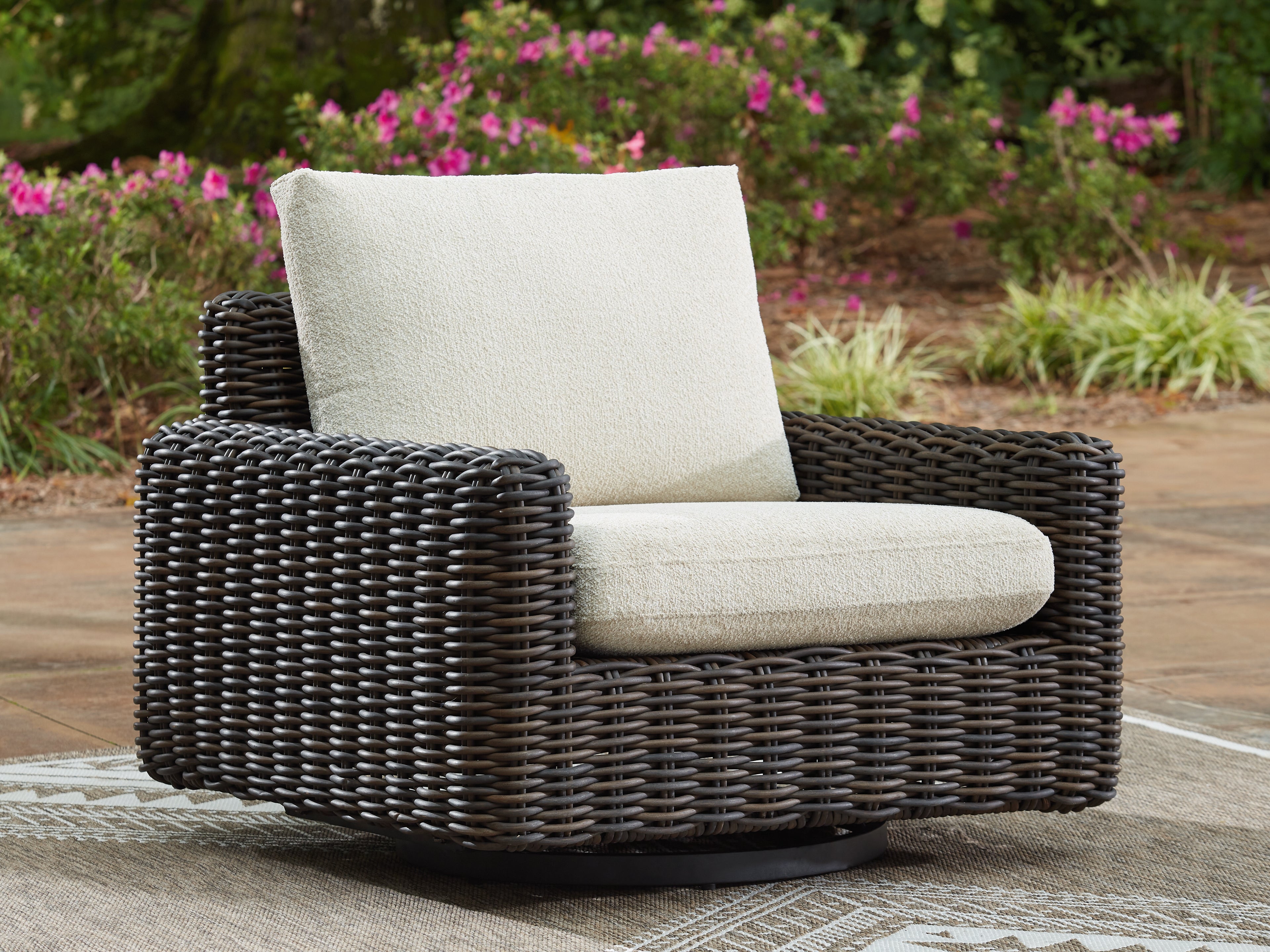 Homestyle Furniture - Ashley Furniture - Kimora Outdoor Swivel Lounge Chair - Swivel Glider Lounge w/Cushion - P711-821