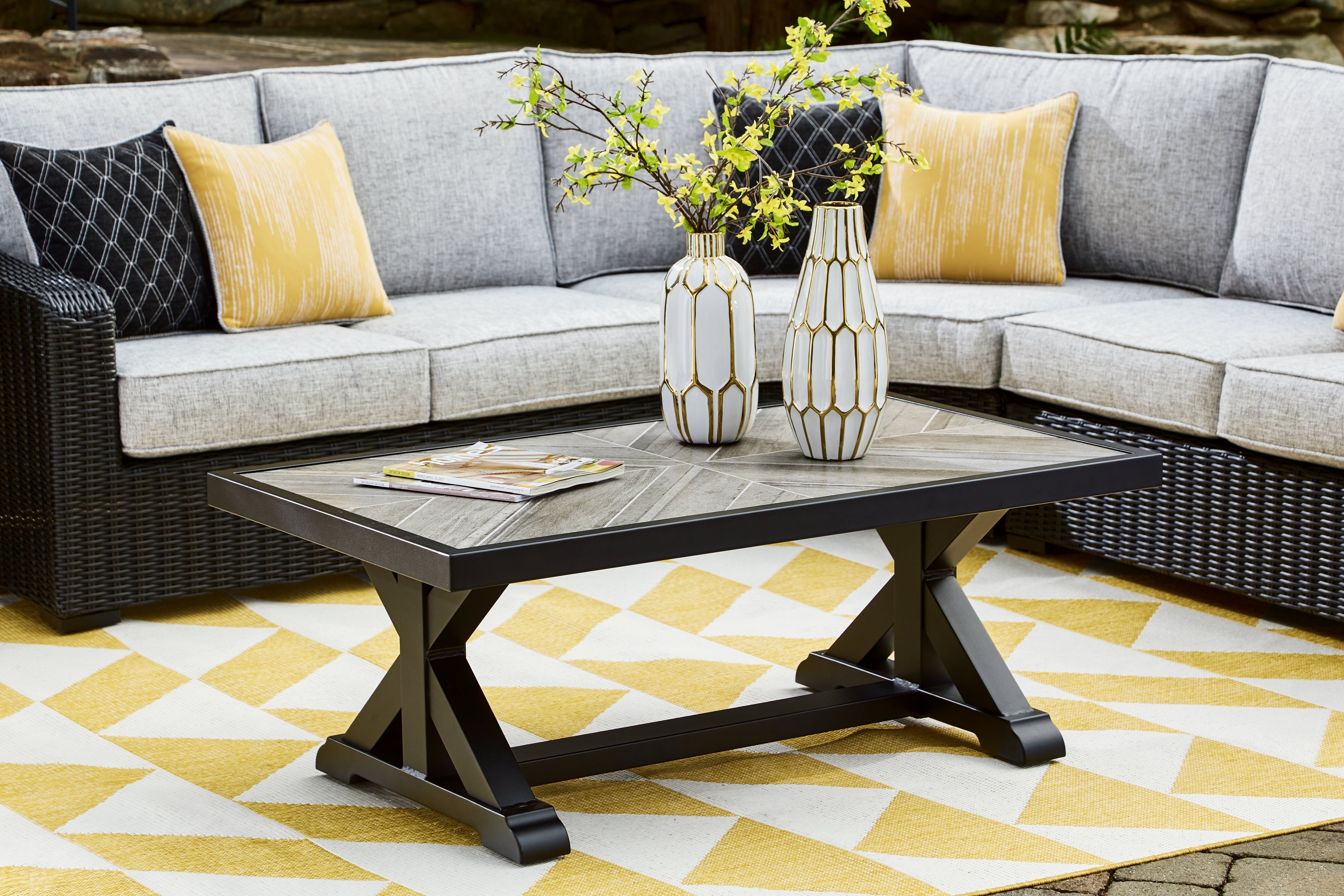Homestyle Furniture - Ashley Furniture - Beachcroft Outdoor Coffee Table - Rectangular Cocktail Table / Black/Light Gray - P792-701