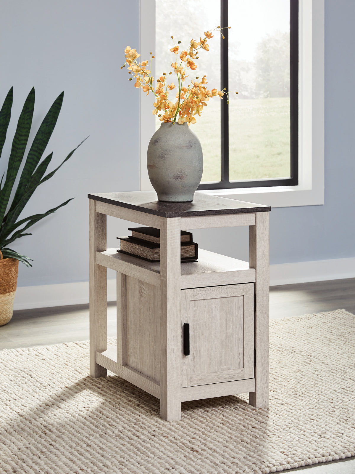 Homestyle Furniture - Ashley Furniture - Fendenmore Chairside End Table - Chair Side End Table - T190-217