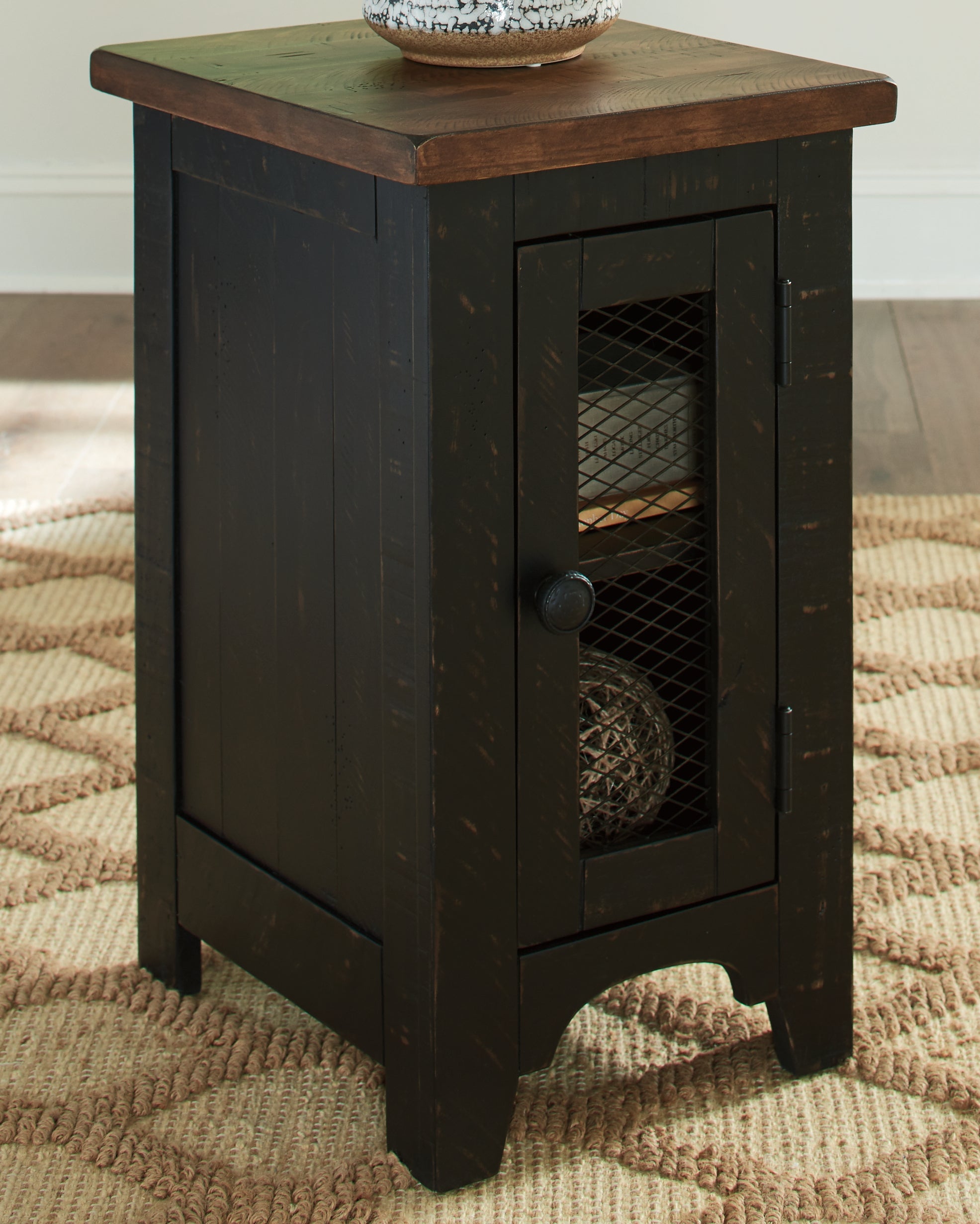 Homestyle Furniture - Ashley Furniture - Valebeck Chairside End Table - Chair Side End Table - T468-7