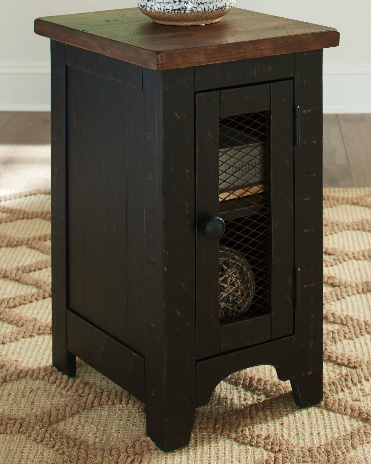 Homestyle Furniture - Ashley Furniture - Valebeck Chairside End Table - Chair Side End Table - T468-7